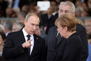 Putin hails Poroshenko’s ‘positive thinking’ on settling crisis after D-Day meeting